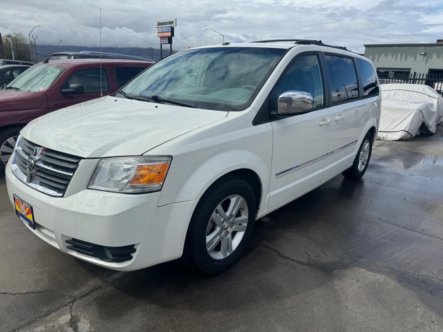 2008 White /black Dodge Caravan (2D8HN54XX8R) , located at 2190 Hwy 95, Bullhead City, AZ, 86442, (928) 704-0060, 0.000000, 0.000000 - 2008 Dodge caravan SXt. leather loaded, backup camera, bluetooth, satellite radio, rear tv,dvd player. moonroof. stow and go seating. seating for 7. rear folds down for bed. has table . free Carfax , free warranty. - Photo#0